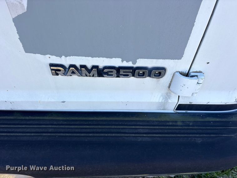 image for item ES8704 2002 Dodge Ram Wagon B3500 van