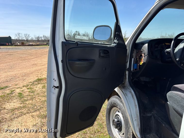 image for item ES8704 2002 Dodge Ram Wagon B3500 van