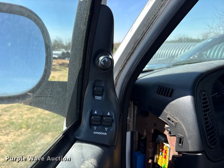 image for item ES8704 2002 Dodge Ram Wagon B3500 van