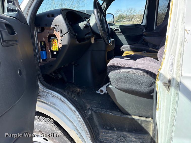 image for item ES8704 2002 Dodge Ram Wagon B3500 van