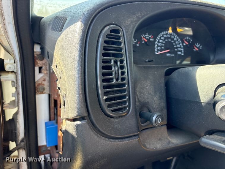 image for item ES8704 2002 Dodge Ram Wagon B3500 van