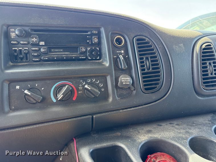 image for item ES8704 2002 Dodge Ram Wagon B3500 van