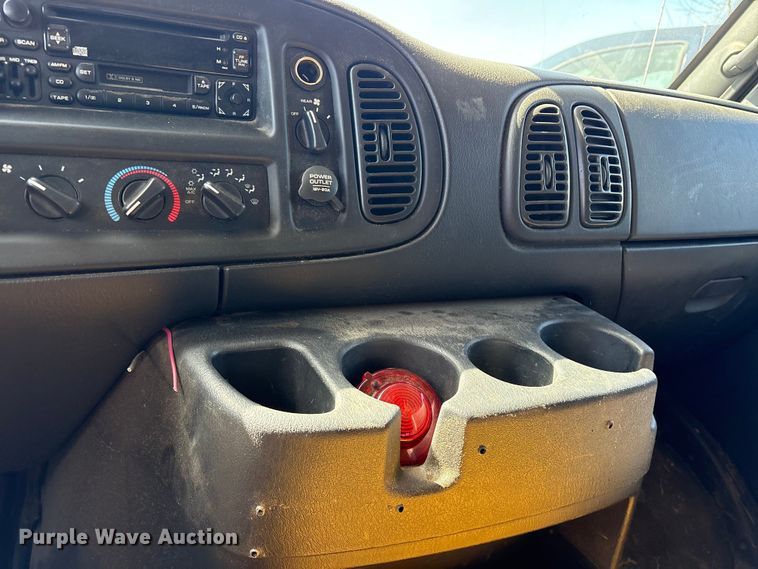 image for item ES8704 2002 Dodge Ram Wagon B3500 van