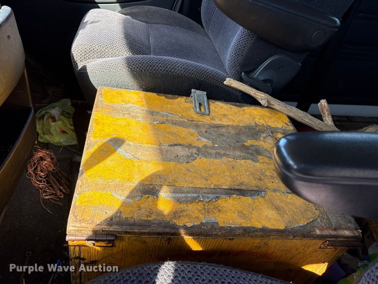 image for item ES8704 2002 Dodge Ram Wagon B3500 van