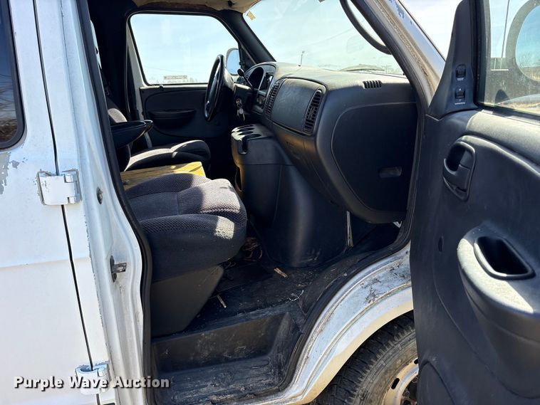 image for item ES8704 2002 Dodge Ram Wagon B3500 van
