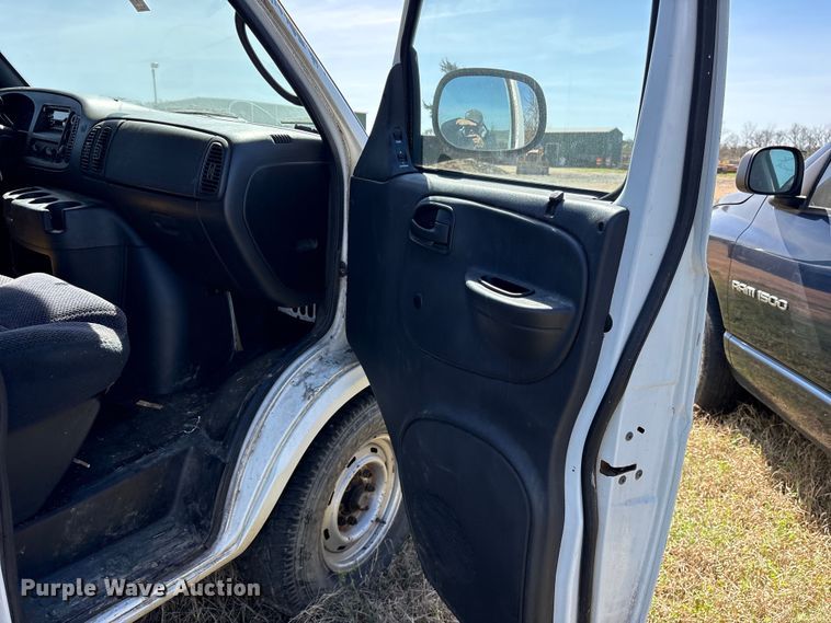 image for item ES8704 2002 Dodge Ram Wagon B3500 van