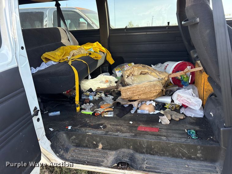 image for item ES8704 2002 Dodge Ram Wagon B3500 van