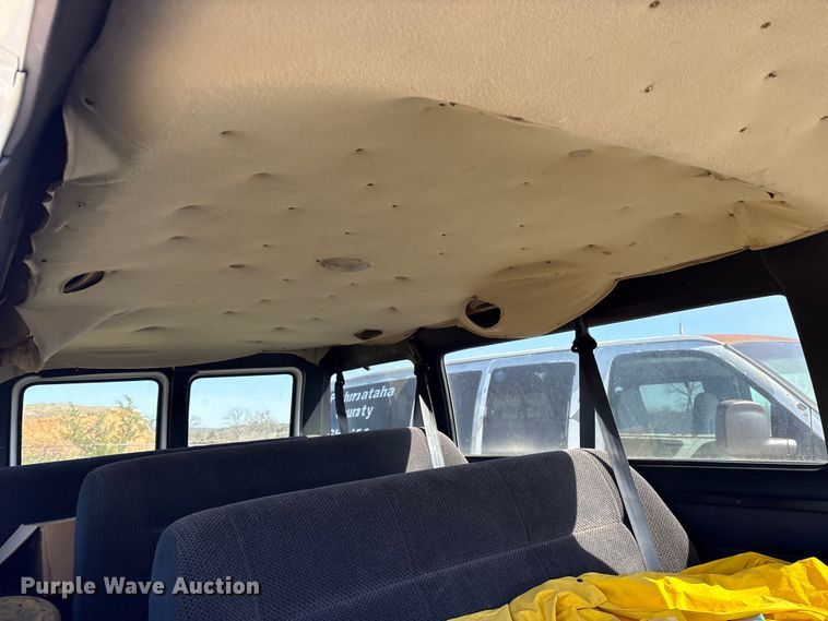 image for item ES8704 2002 Dodge Ram Wagon B3500 van