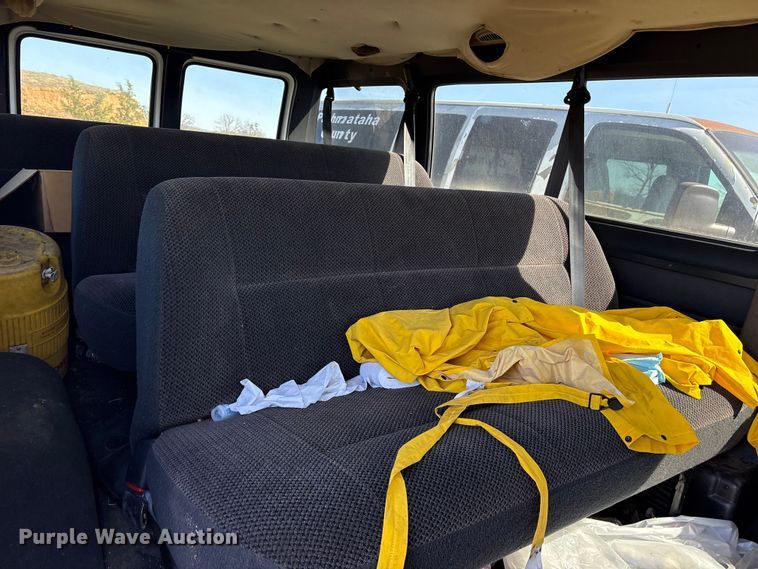 image for item ES8704 2002 Dodge Ram Wagon B3500 van