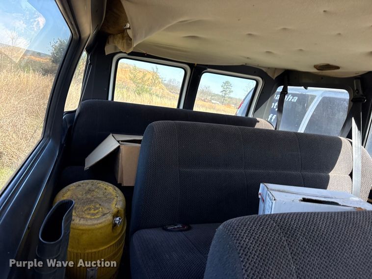 image for item ES8704 2002 Dodge Ram Wagon B3500 van