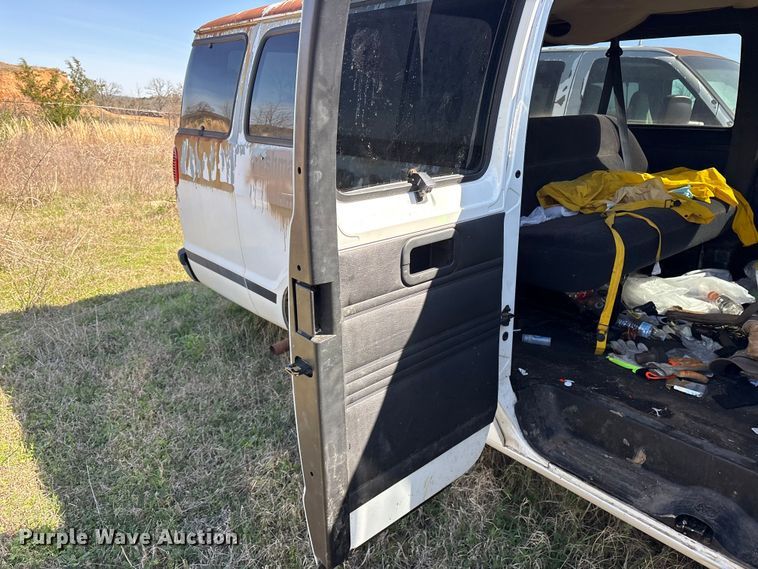 image for item ES8704 2002 Dodge Ram Wagon B3500 van