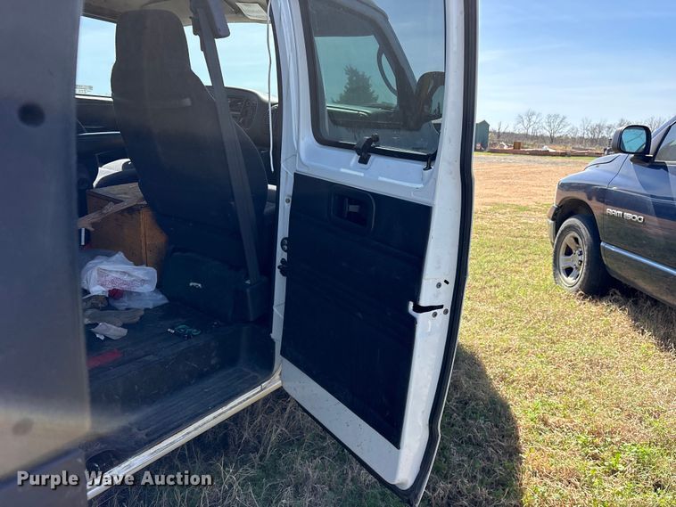 image for item ES8704 2002 Dodge Ram Wagon B3500 van