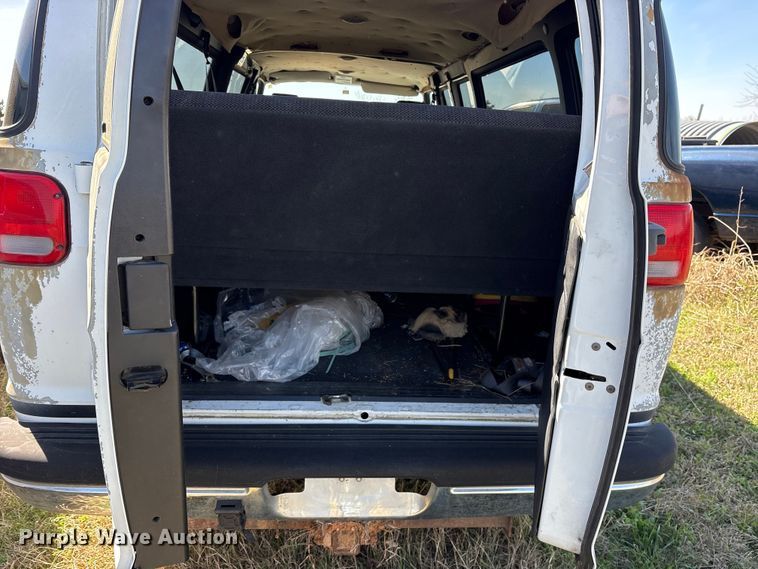 image for item ES8704 2002 Dodge Ram Wagon B3500 van