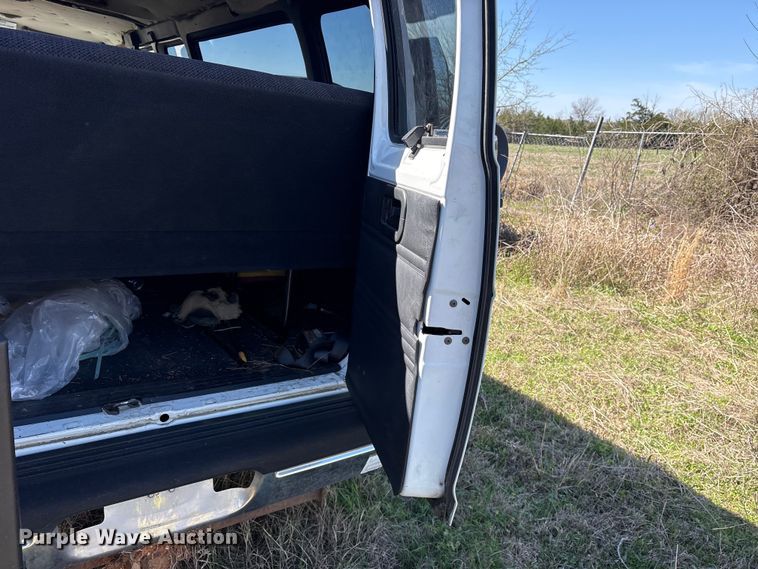 image for item ES8704 2002 Dodge Ram Wagon B3500 van