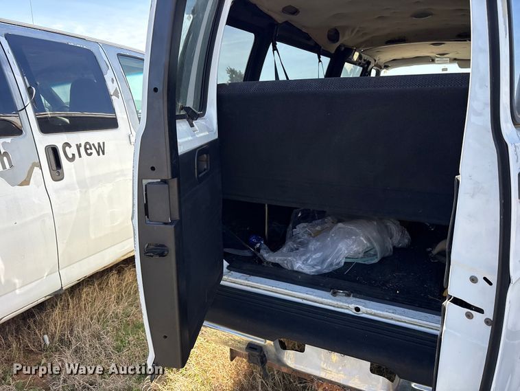 image for item ES8704 2002 Dodge Ram Wagon B3500 van