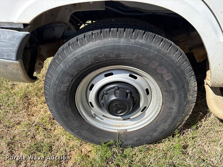 image for item ES8704 2002 Dodge Ram Wagon B3500 van