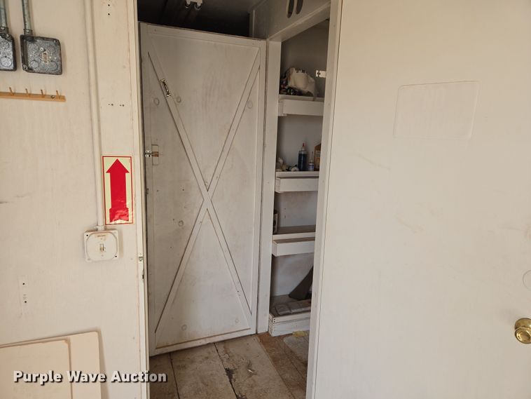 image for item ET1290 1994 Great Dane Trailers, INC dry van office trailer