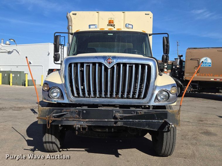 image for item ET1397 2010 International WorkStar 7300 chipper truck