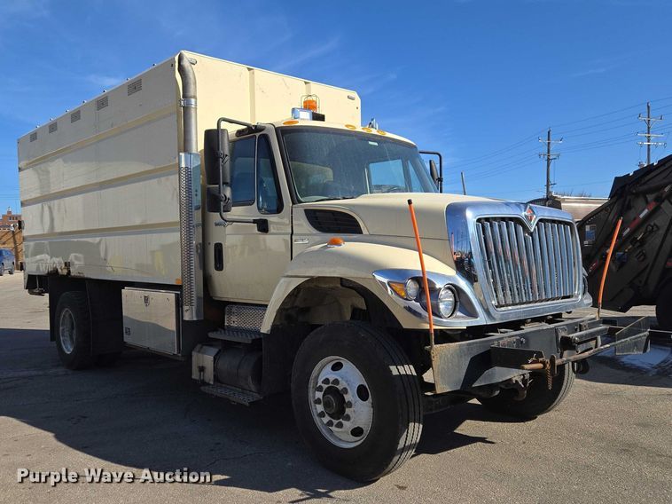 image for item ET1397 2010 International WorkStar 7300 chipper truck