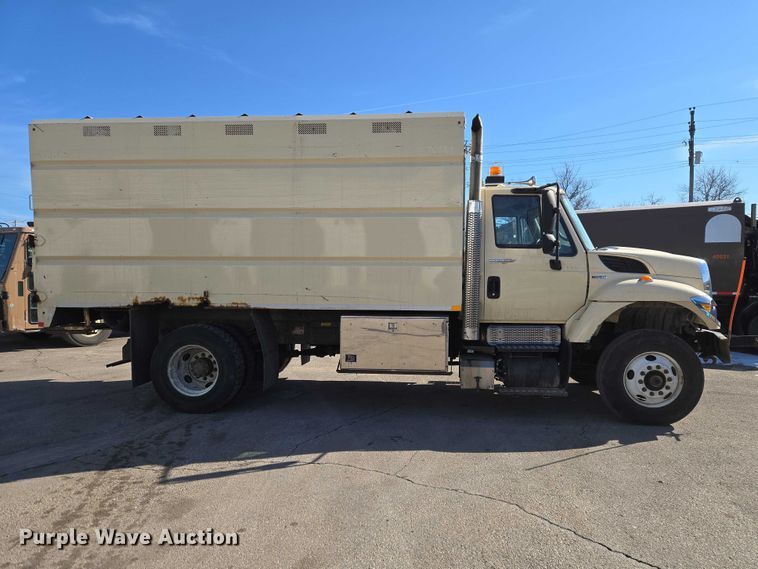 image for item ET1397 2010 International WorkStar 7300 chipper truck