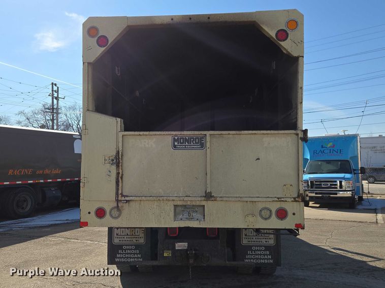 image for item ET1397 2010 International WorkStar 7300 chipper truck