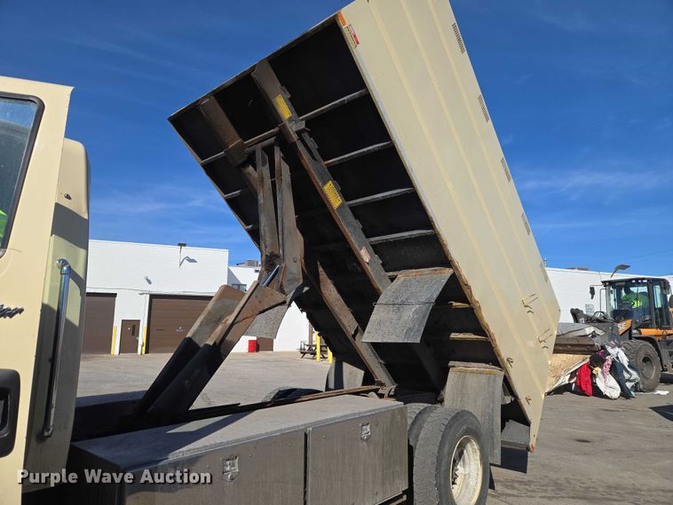 image for item ET1397 2010 International WorkStar 7300 chipper truck