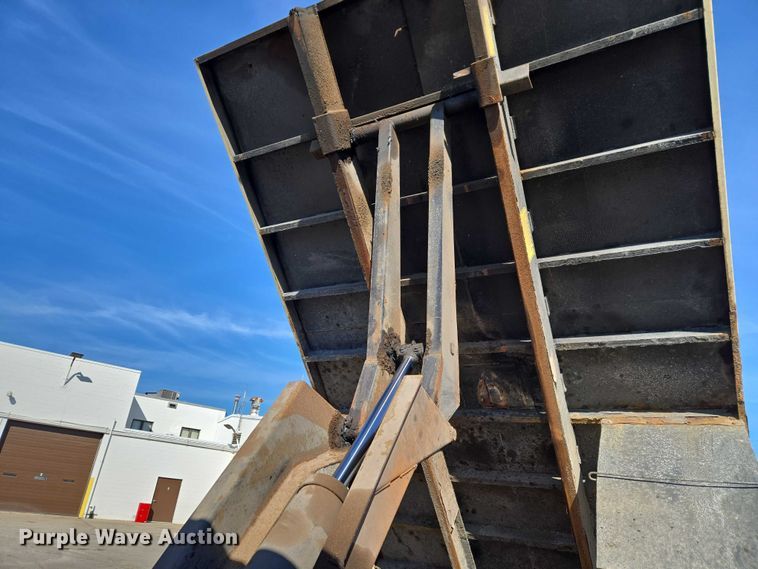 image for item ET1397 2010 International WorkStar 7300 chipper truck