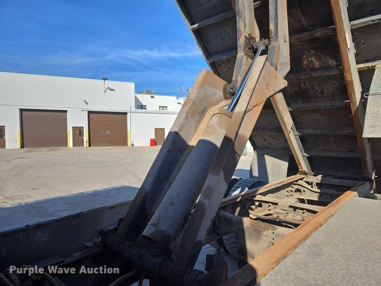 image for item ET1397 2010 International WorkStar 7300 chipper truck