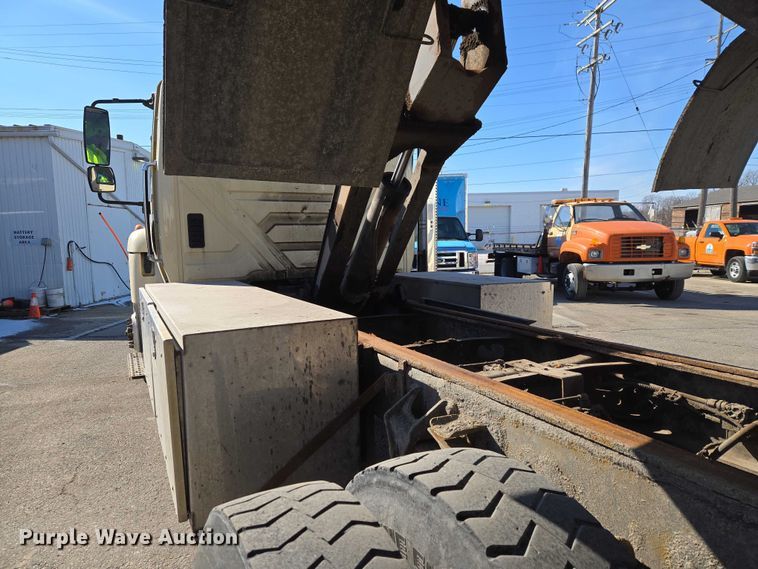 image for item ET1397 2010 International WorkStar 7300 chipper truck