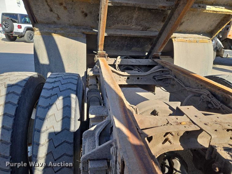 image for item ET1397 2010 International WorkStar 7300 chipper truck