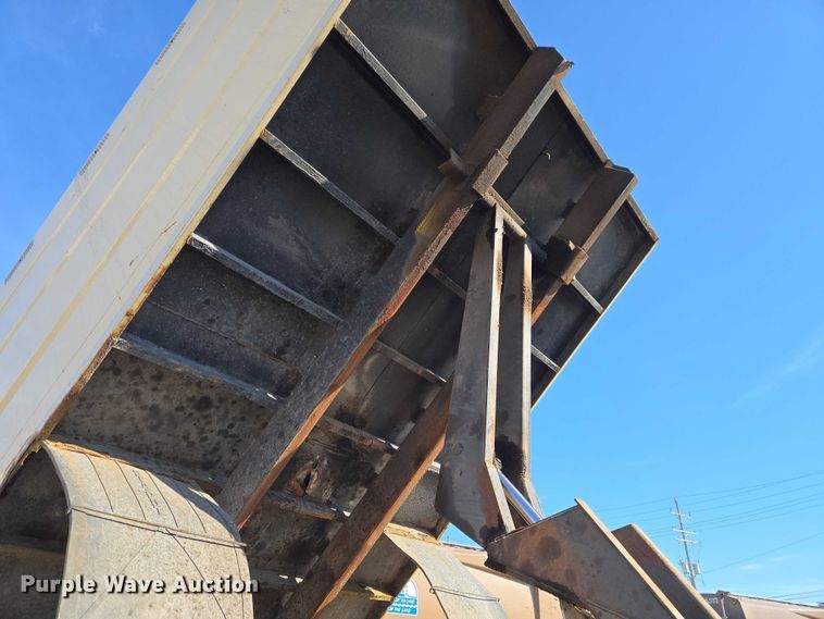 image for item ET1397 2010 International WorkStar 7300 chipper truck