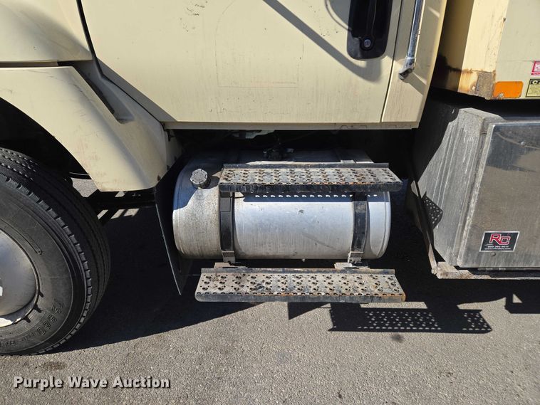 image for item ET1397 2010 International WorkStar 7300 chipper truck