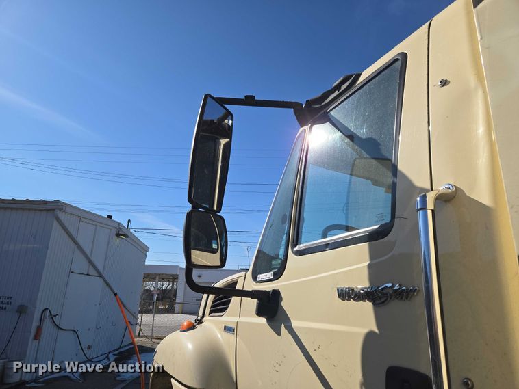 image for item ET1397 2010 International WorkStar 7300 chipper truck