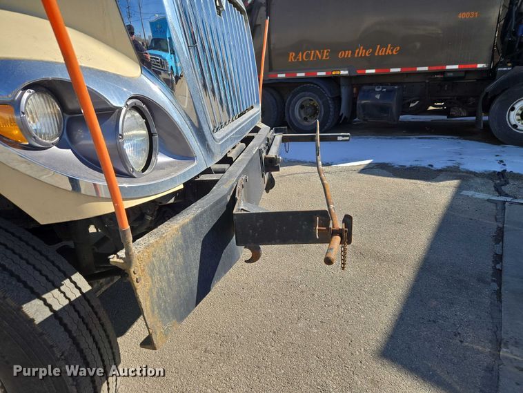 image for item ET1397 2010 International WorkStar 7300 chipper truck