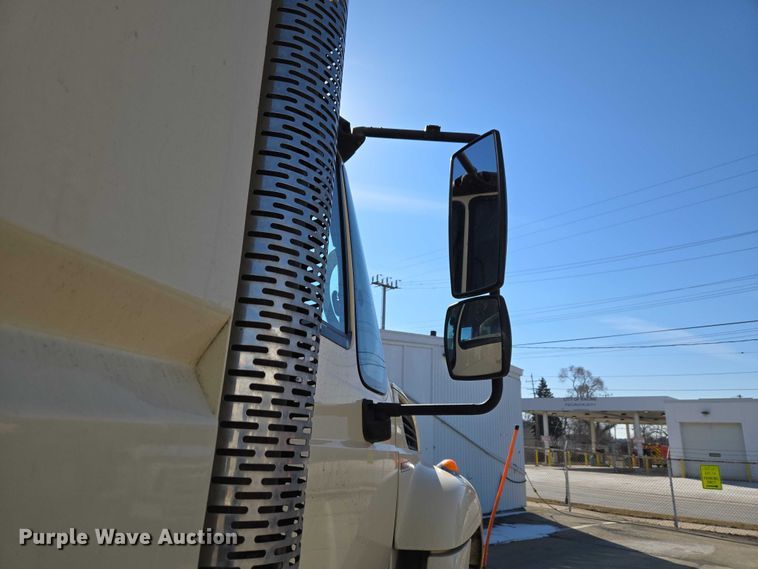 image for item ET1397 2010 International WorkStar 7300 chipper truck