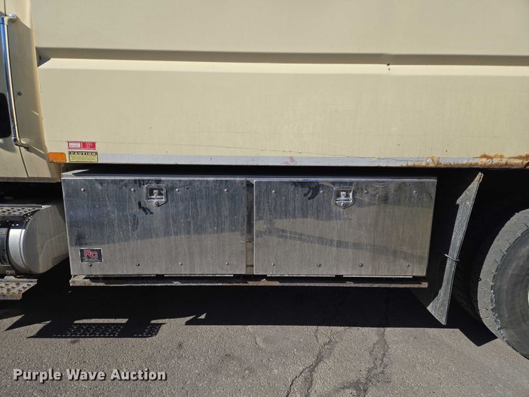 image for item ET1397 2010 International WorkStar 7300 chipper truck