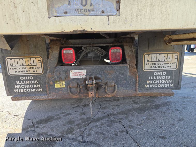 image for item ET1397 2010 International WorkStar 7300 chipper truck