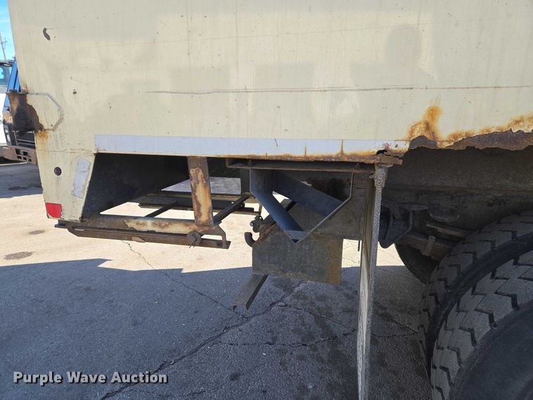 image for item ET1397 2010 International WorkStar 7300 chipper truck