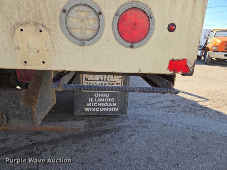 image for item ET1397 2010 International WorkStar 7300 chipper truck