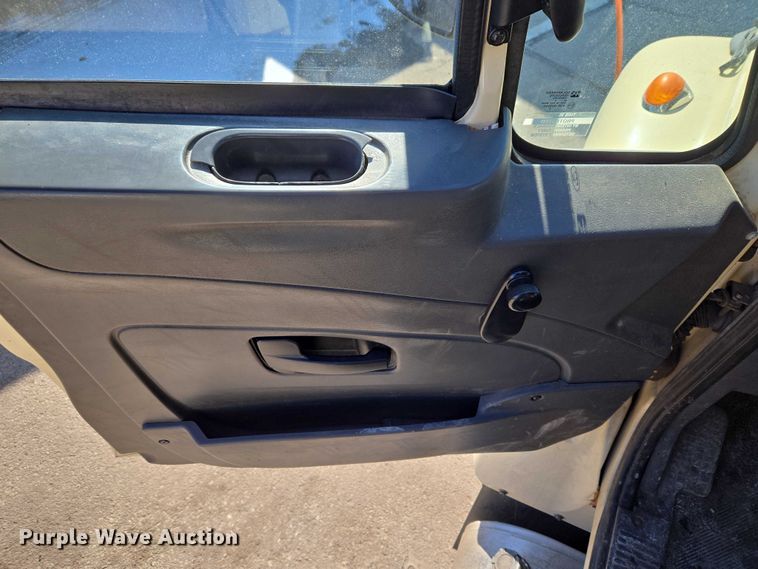 image for item ET1397 2010 International WorkStar 7300 chipper truck