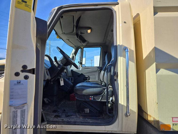 image for item ET1397 2010 International WorkStar 7300 chipper truck
