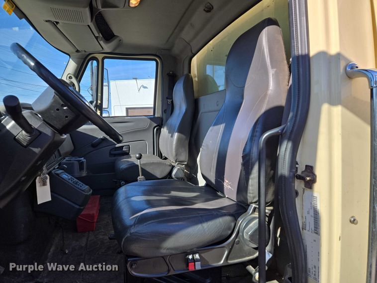 image for item ET1397 2010 International WorkStar 7300 chipper truck