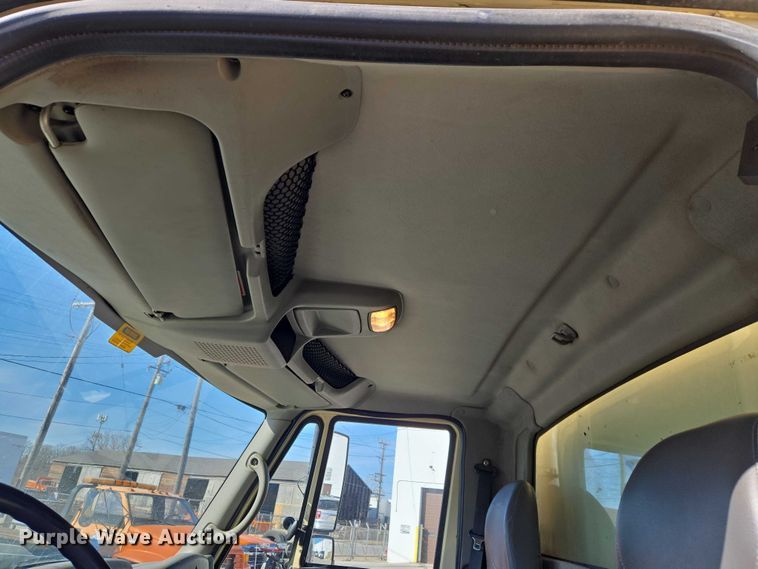 image for item ET1397 2010 International WorkStar 7300 chipper truck