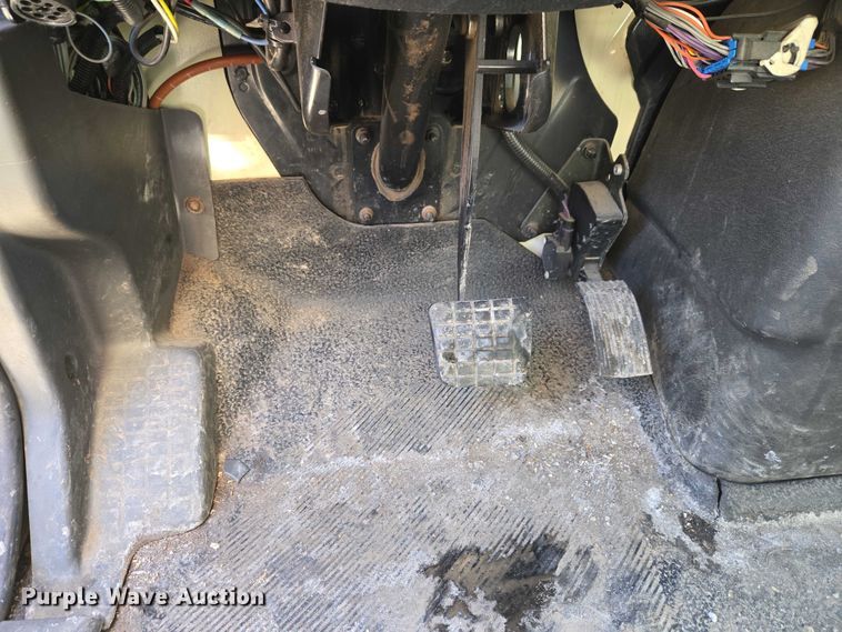 image for item ET1397 2010 International WorkStar 7300 chipper truck