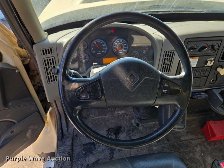 image for item ET1397 2010 International WorkStar 7300 chipper truck