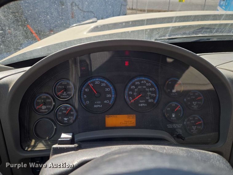 image for item ET1397 2010 International WorkStar 7300 chipper truck