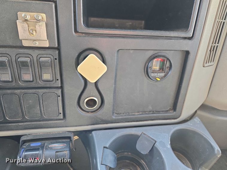 image for item ET1397 2010 International WorkStar 7300 chipper truck