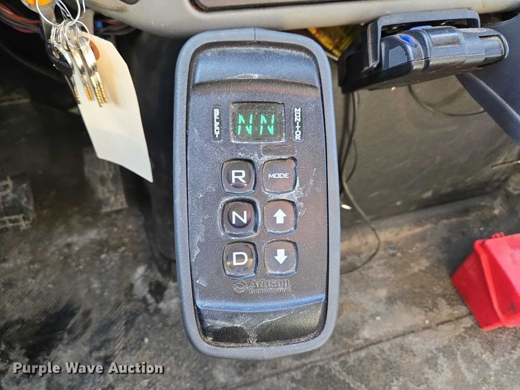 image for item ET1397 2010 International WorkStar 7300 chipper truck