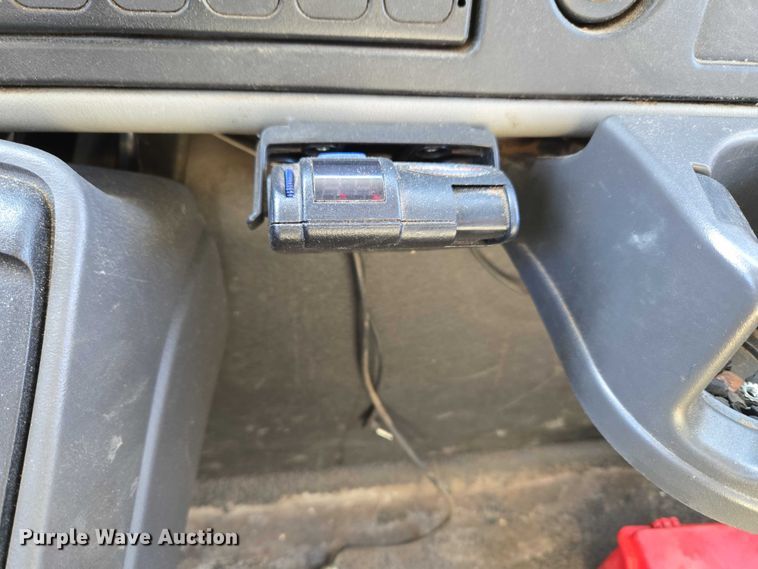 image for item ET1397 2010 International WorkStar 7300 chipper truck