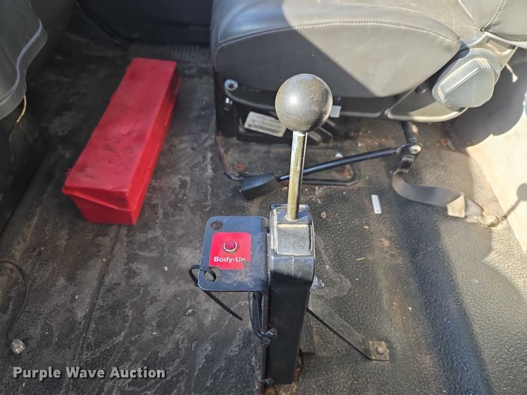 image for item ET1397 2010 International WorkStar 7300 chipper truck